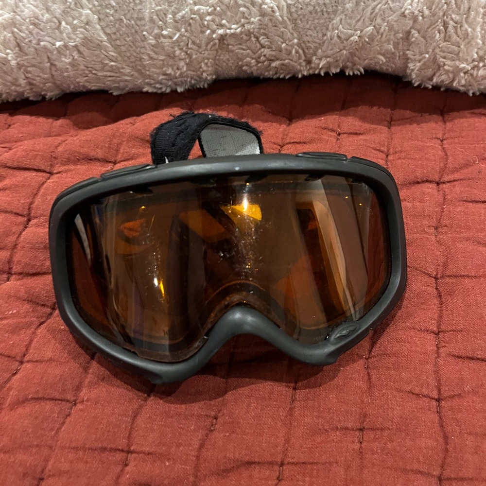 Ski goggles